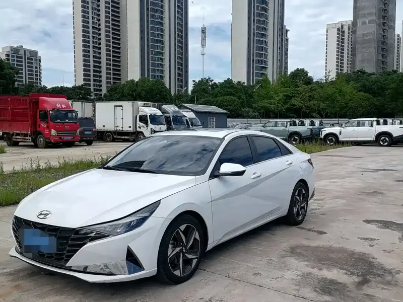 Hyundai Elantra, 2022