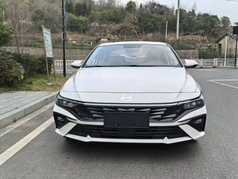 Hyundai Elantra, 2025