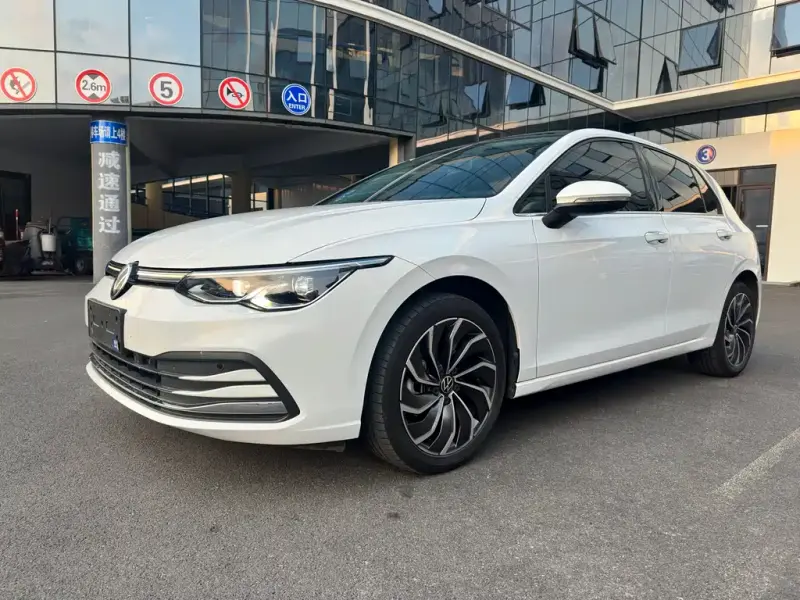 Volkswagen Golf, 2022