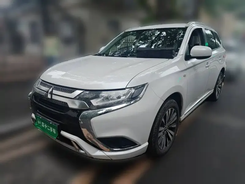 Mitsubishi Outlander, 2022