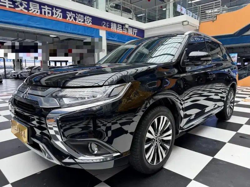 Mitsubishi Outlander, 2022