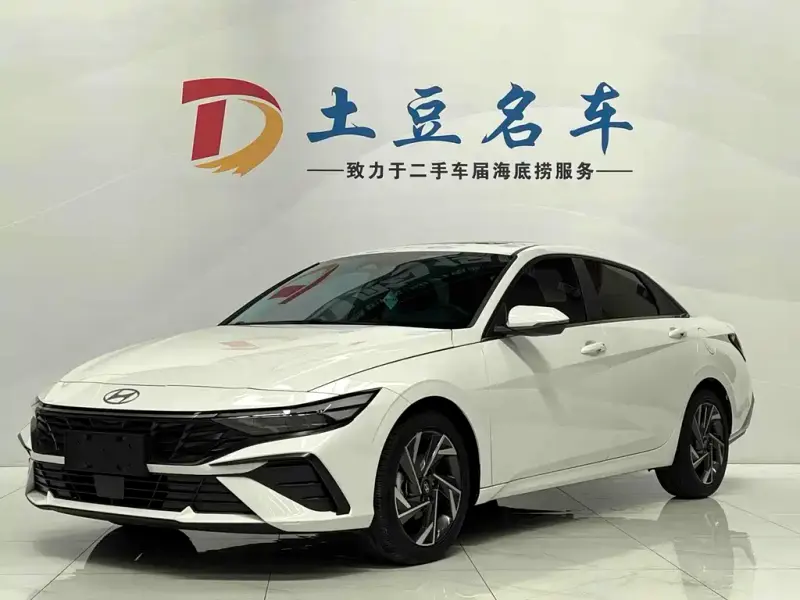 Hyundai Elantra, 2023