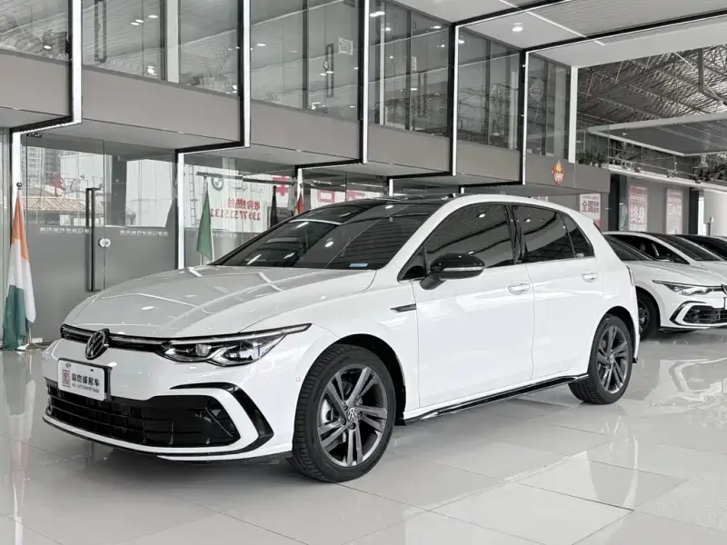 Volkswagen Golf, 2022