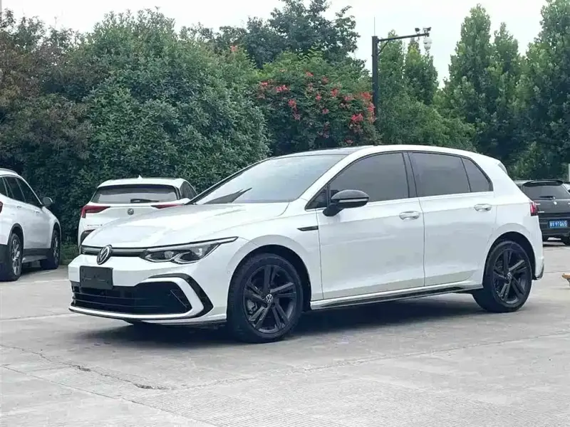 Volkswagen Golf, 2023