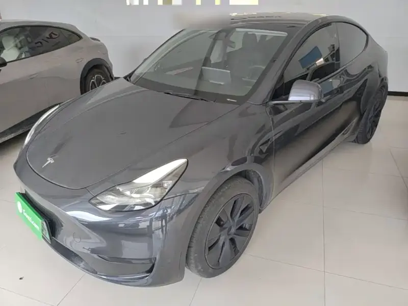 Tesla Model Y, 2024