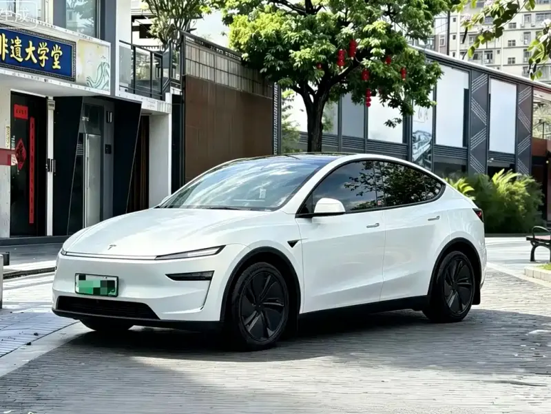 Tesla Model Y, 2025