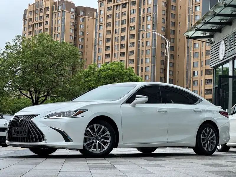 Lexus ES, 2023