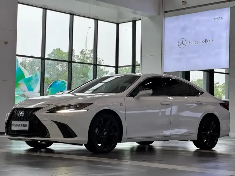 Lexus ES, 2022