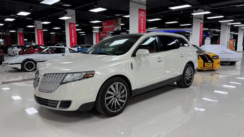 Lincoln MKT, 2012