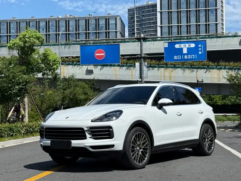 Porsche Cayenne Hybrid, 2020