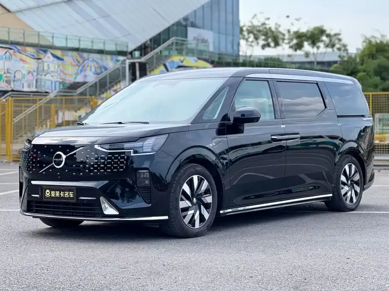 Volvo EM90, 2024