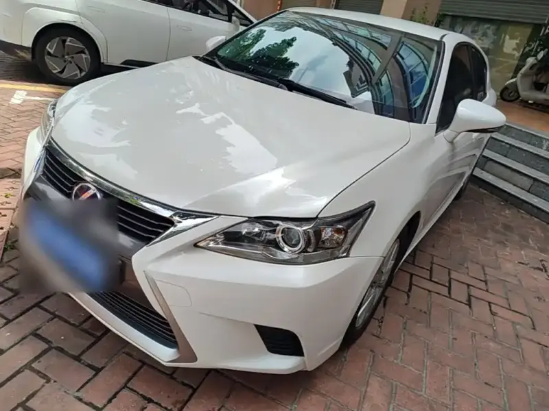 Lexus CT, 2015
