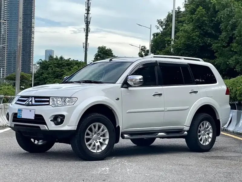 Mitsubishi Pajero Sport, 2015