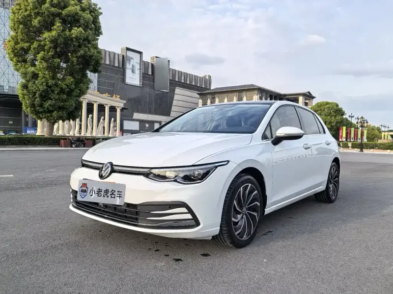 Volkswagen Golf, 2024