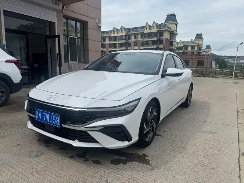 Hyundai Elantra, 2023