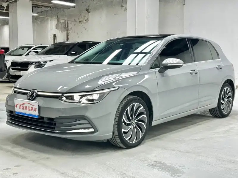Volkswagen Golf, 2022