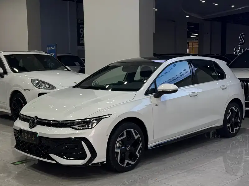 Volkswagen Golf, 2025