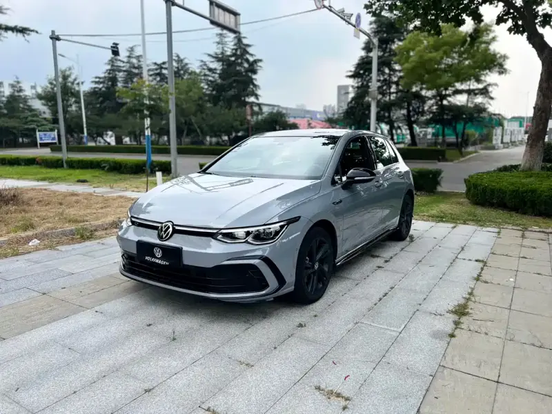 Volkswagen Golf, 2023