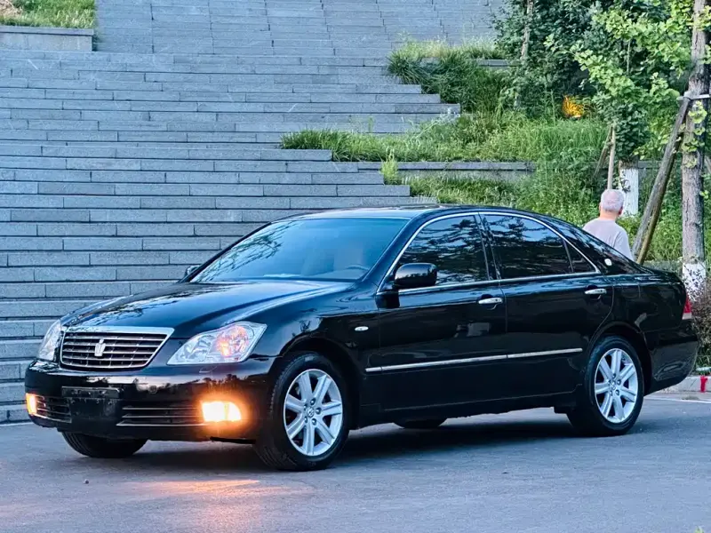 Toyota Crown, 2005