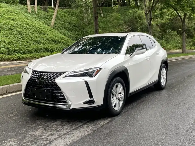 Lexus UX, 2024
