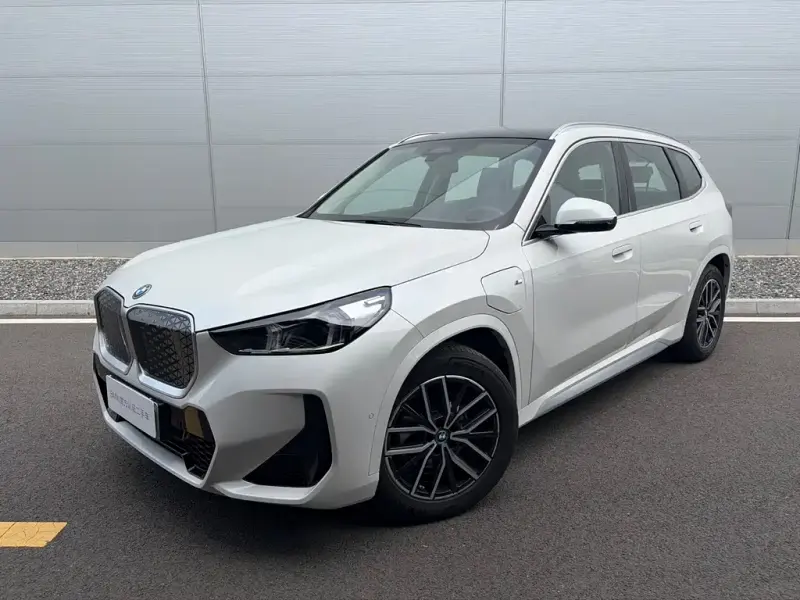 BMW iX1, 2025