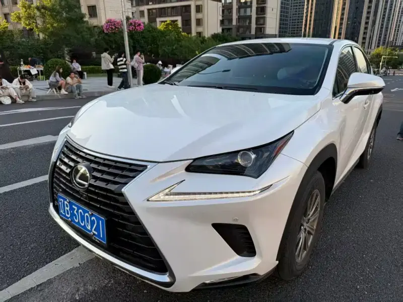 Lexus NX, 2020
