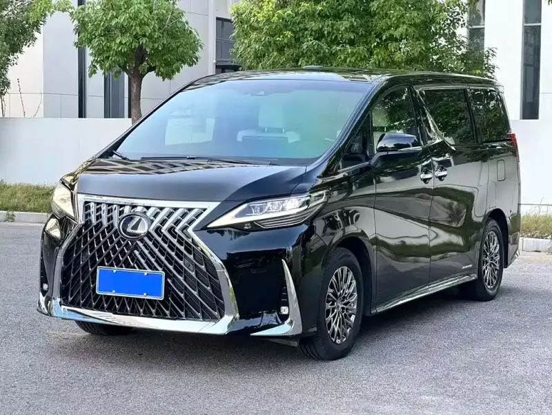 Lexus LM, 2022