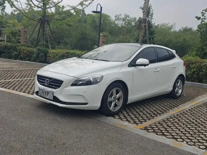 Volvo V40, 2016