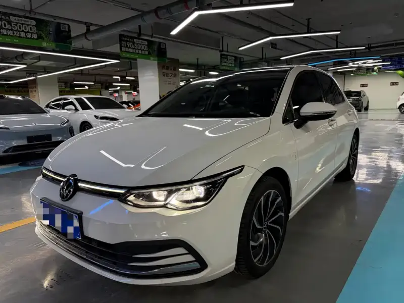 Volkswagen Golf, 2024
