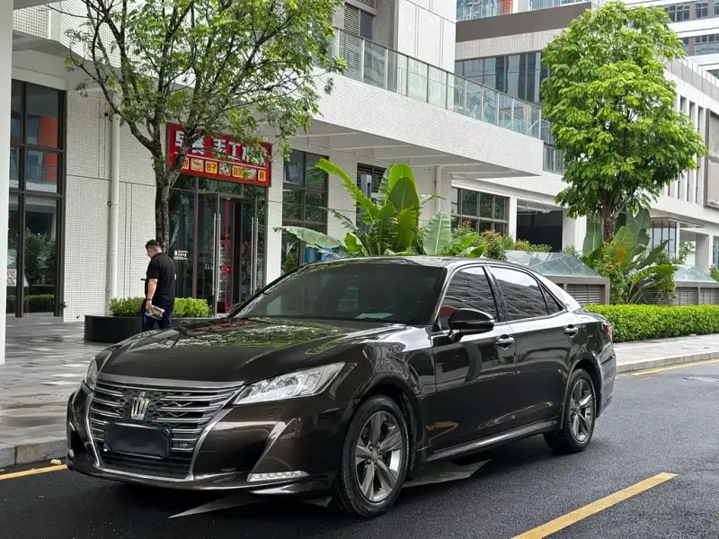 Toyota Crown, 2017
