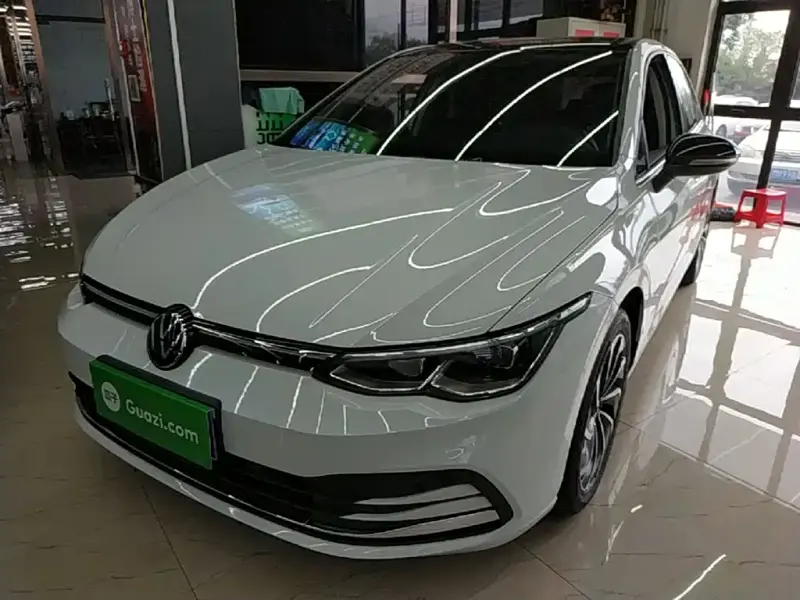 Volkswagen Golf, 2024