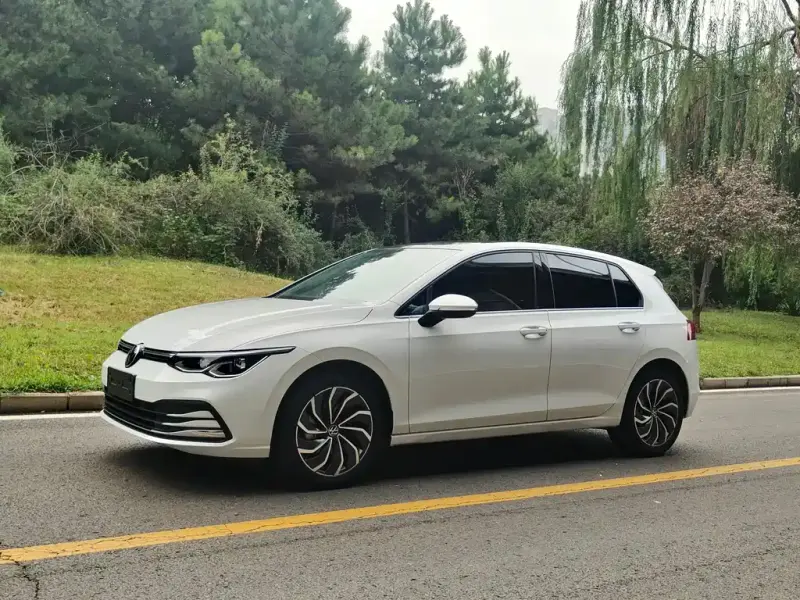 Volkswagen Golf, 2024