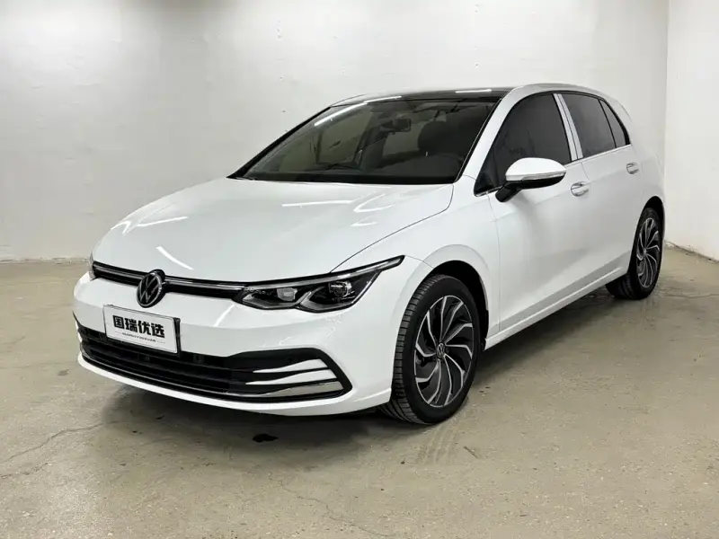 Volkswagen Golf, 2022