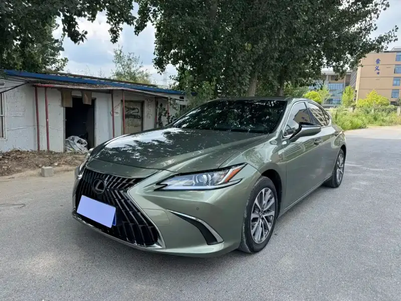 Lexus ES, 2022