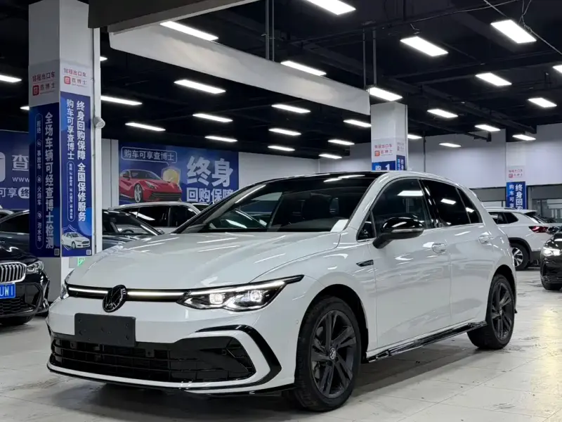 Volkswagen Golf, 2023