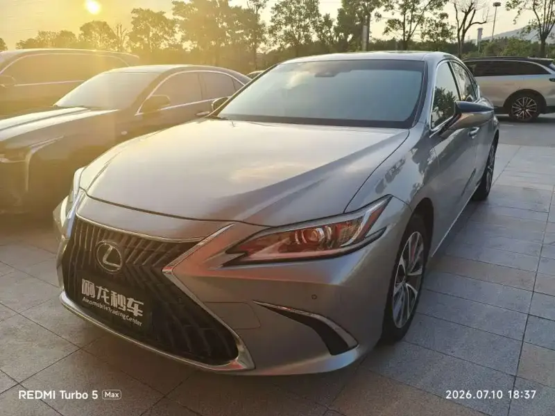 Lexus ES, 2023