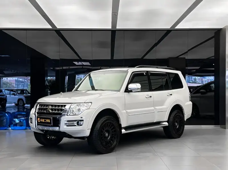 Mitsubishi Pajero (Import), 2025