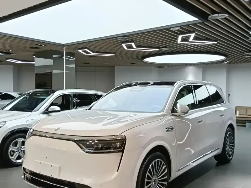 AITO M8, 2025