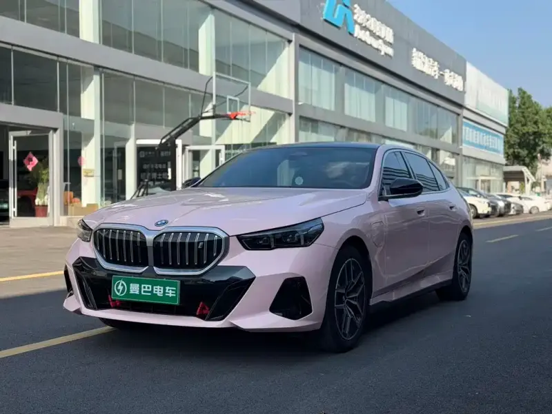 BMW i5, 2025