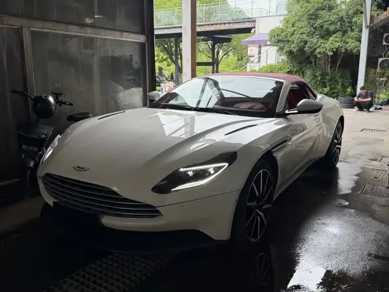 Aston Martin DB11, 2020
