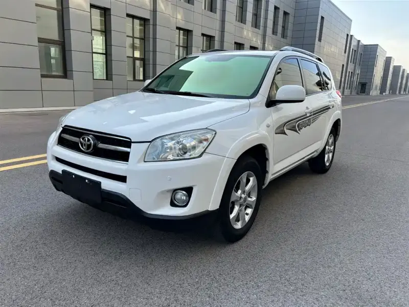 Toyota RAV4, 2011