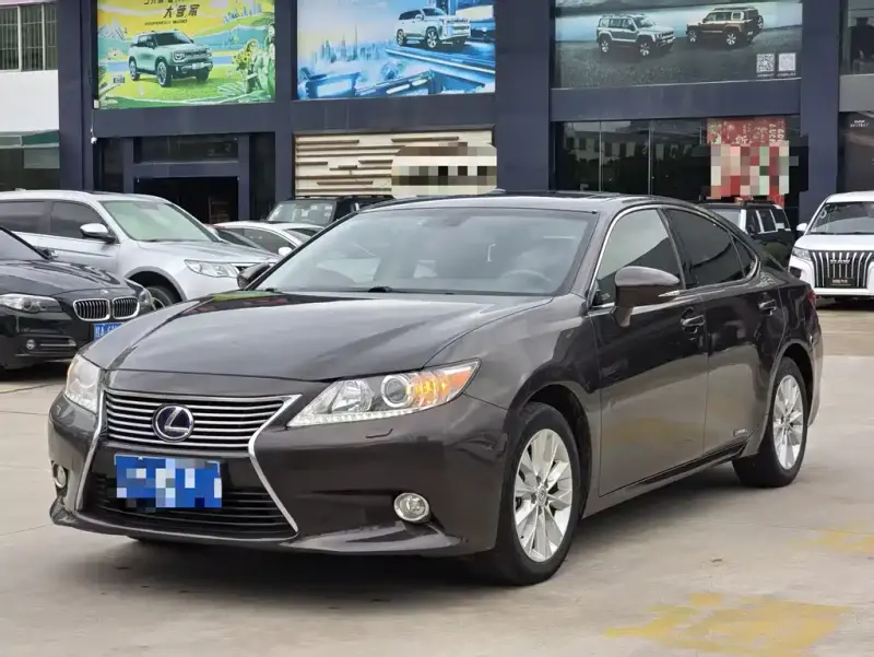 Lexus ES, 2013
