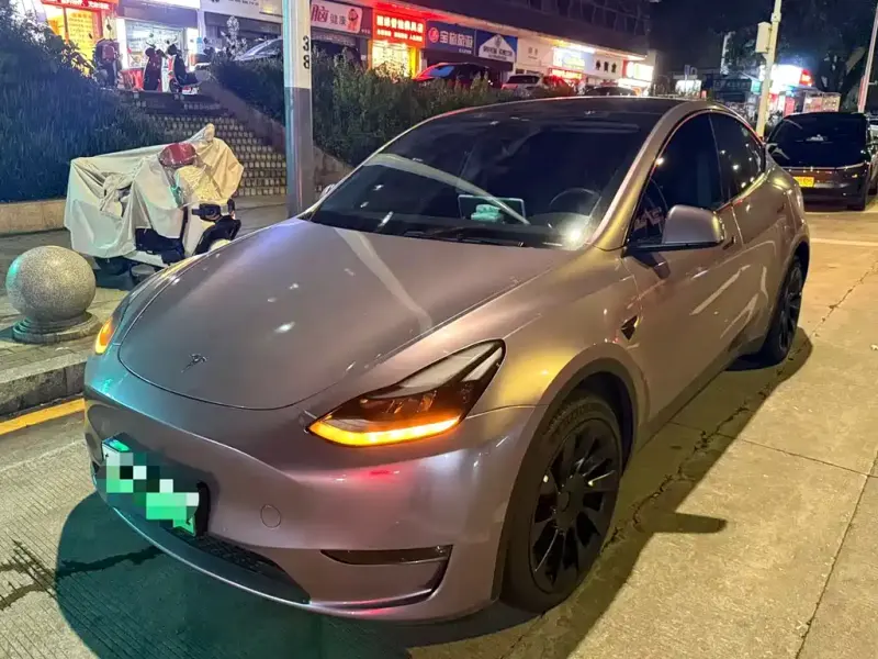 Tesla Model Y, 2023