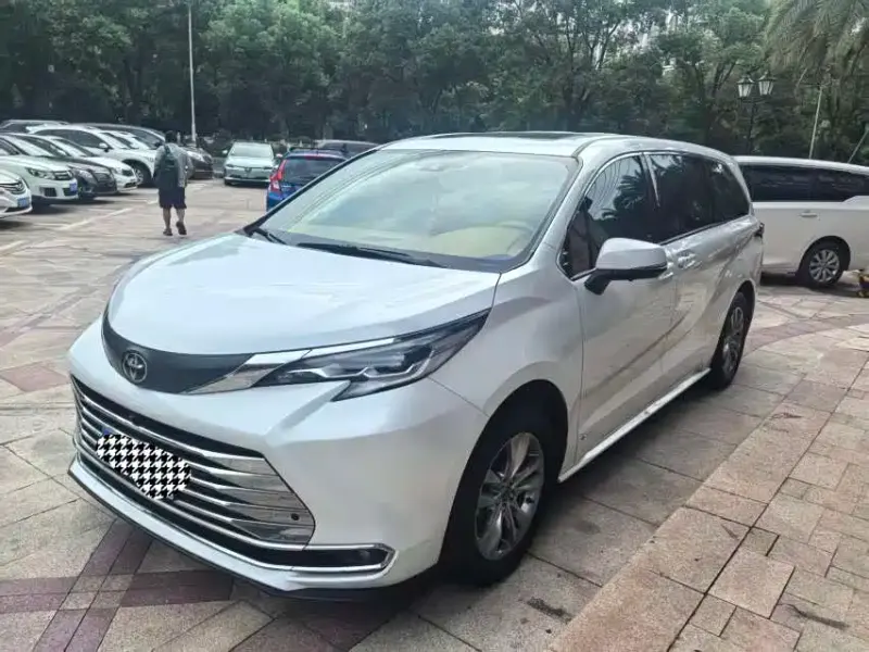 Toyota Sienna, 2024