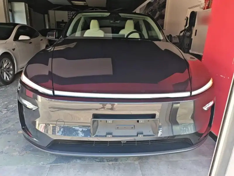 Tesla Model Y, 2025
