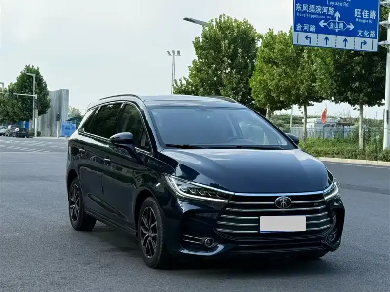 BYD MAX, 2018
