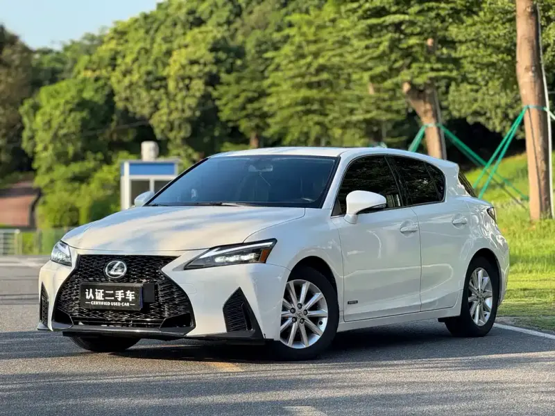 Lexus CT, 2013