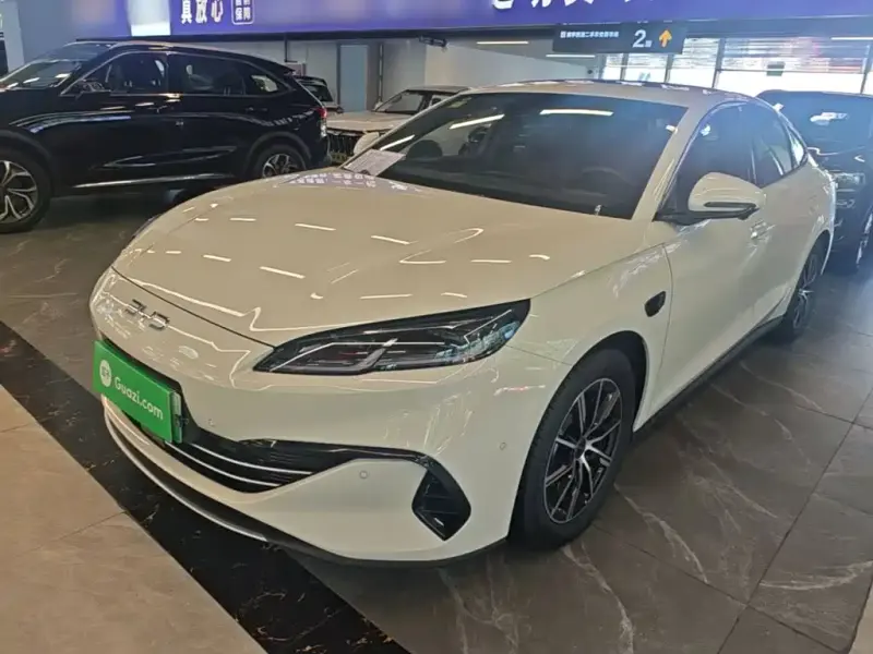 BYD 06, 2025