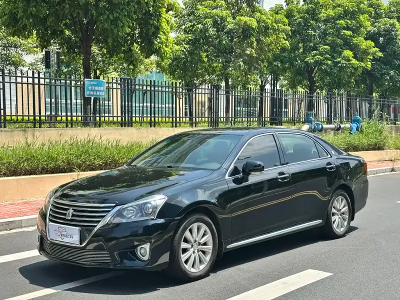 Toyota Crown, 2015