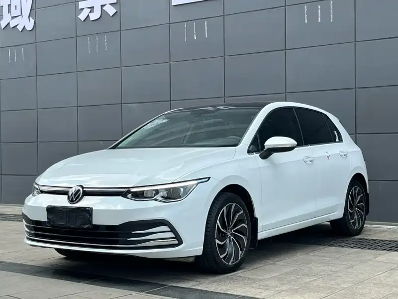 Volkswagen Golf, 2022